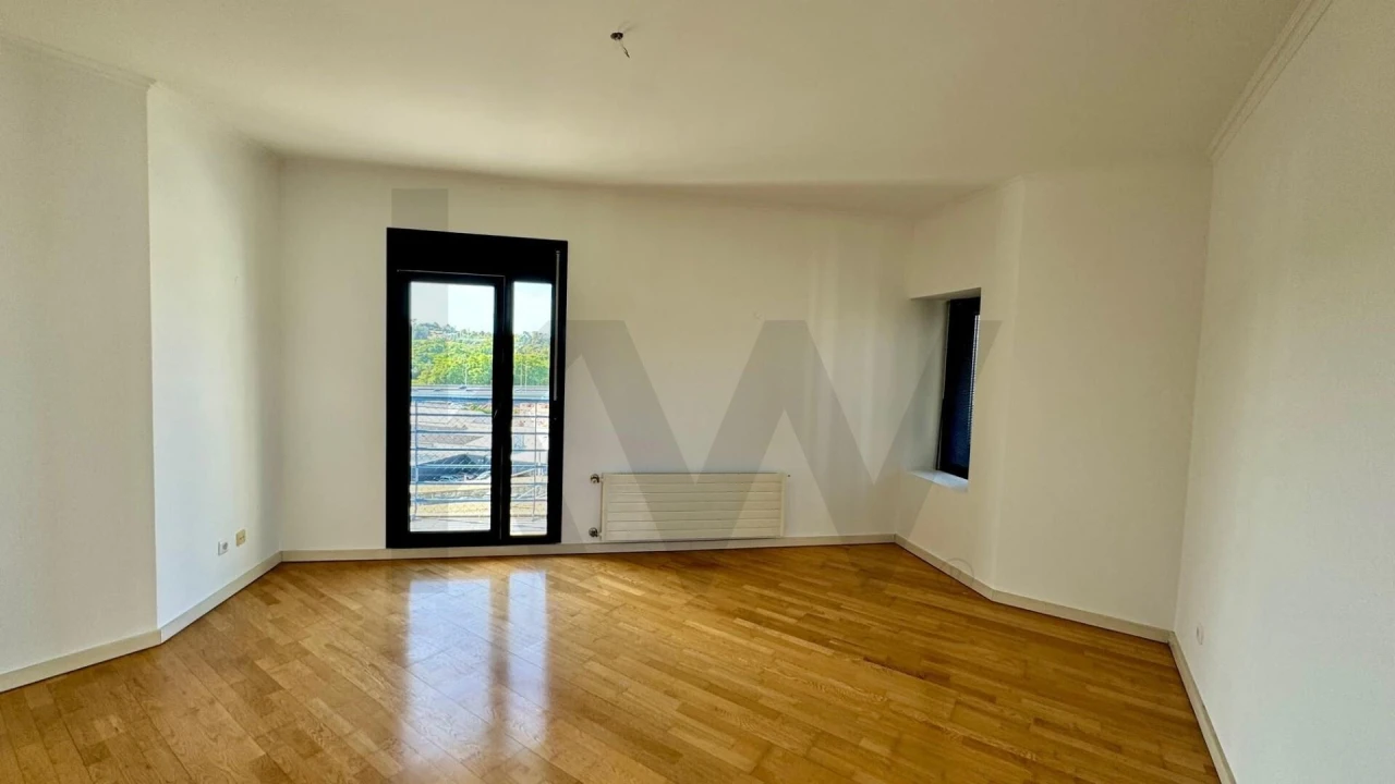 Apartamento T3 para Arrendamento em Campolide Foto 29