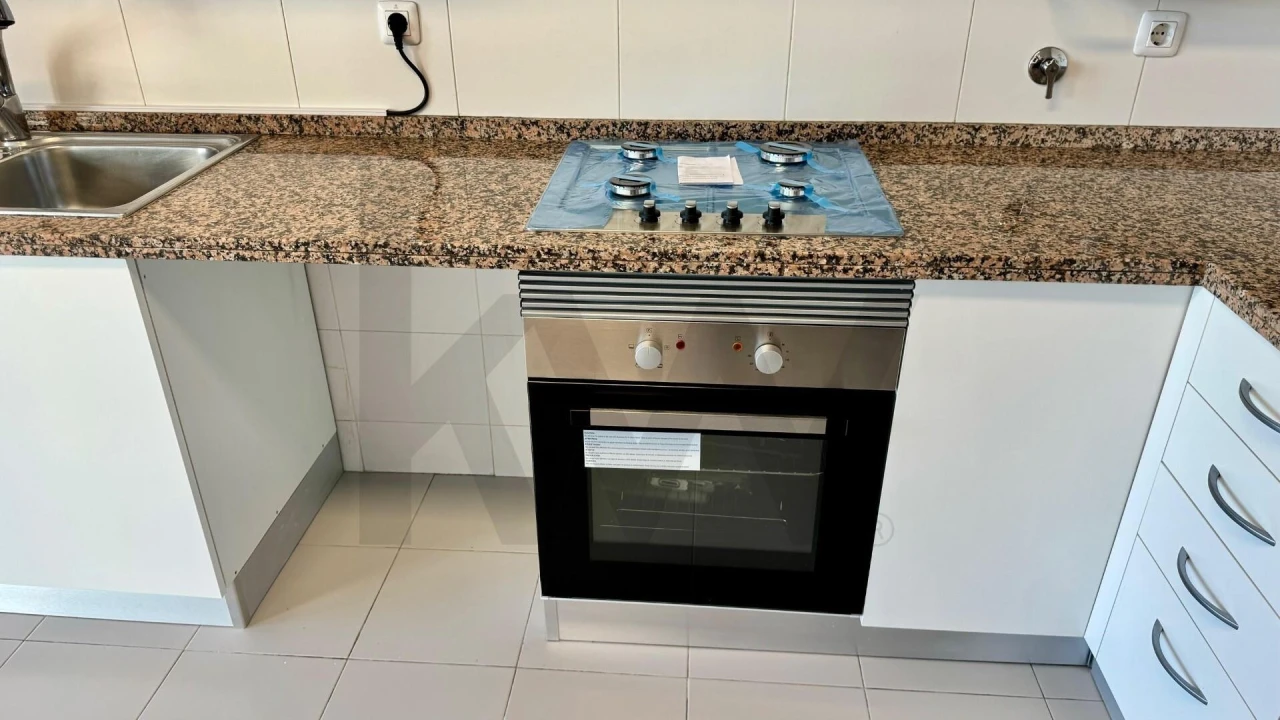 Apartamento T3 para Arrendamento em Campolide Foto 13