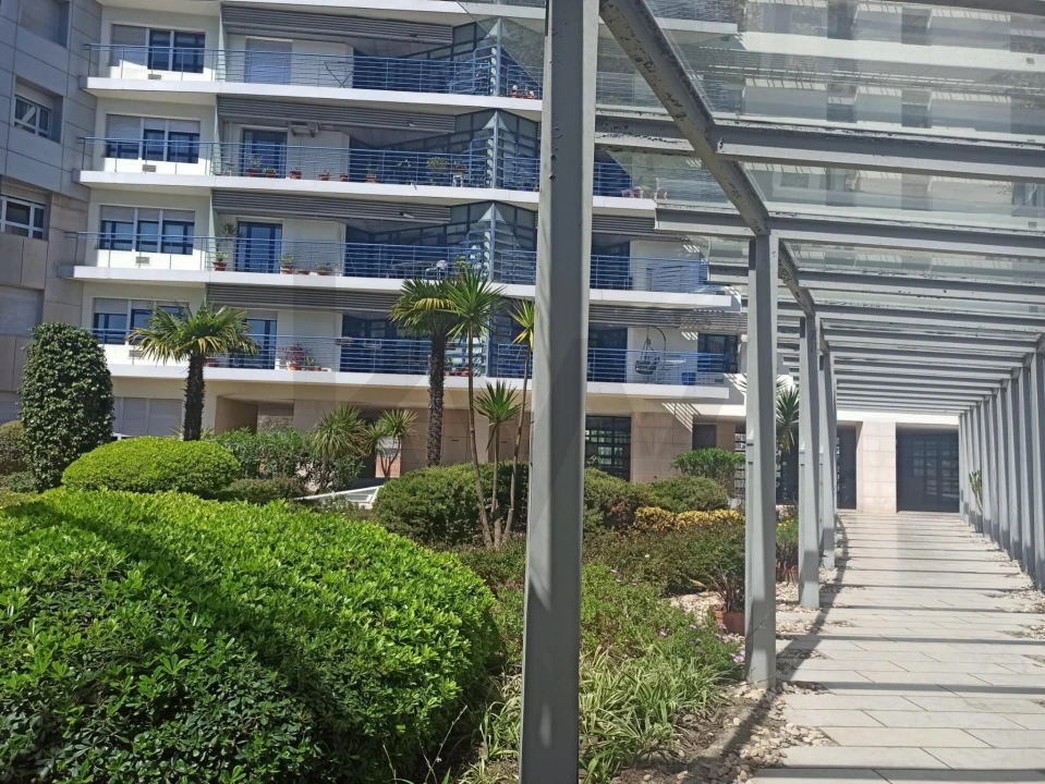 Apartamento T3 para Arrendamento em Campolide Foto 3