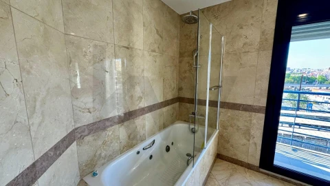 Apartamento T3 para Arrendamento em Campolide