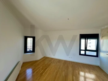 Apartamento T3 para Arrendamento em Campolide