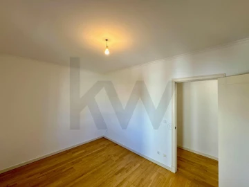 Apartamento T3 para Arrendamento em Campolide