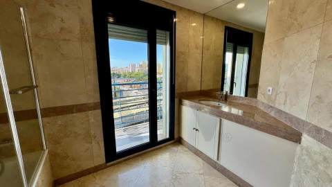 Apartamento T3 para Arrendamento em Campolide