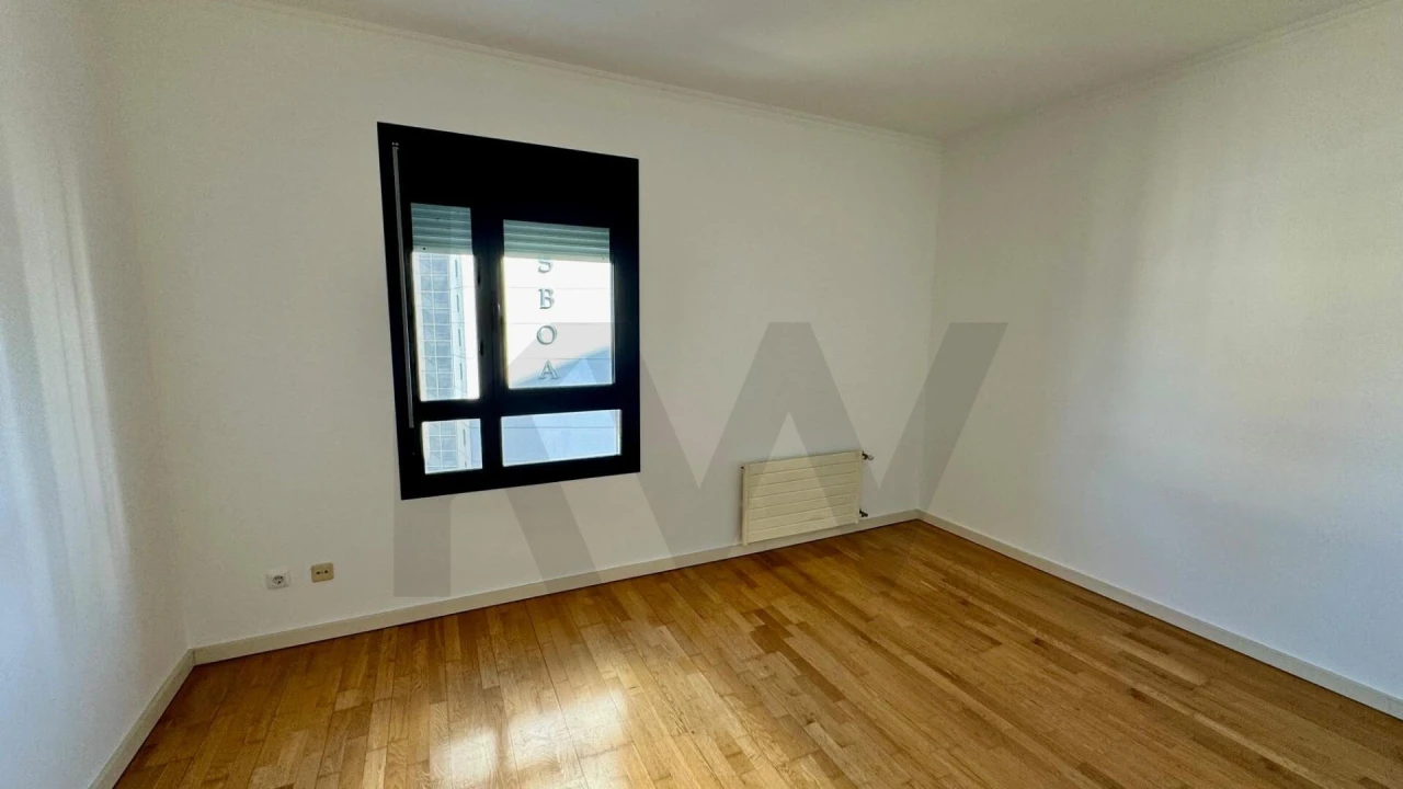 Apartamento T3 para Arrendamento em Campolide Foto 22