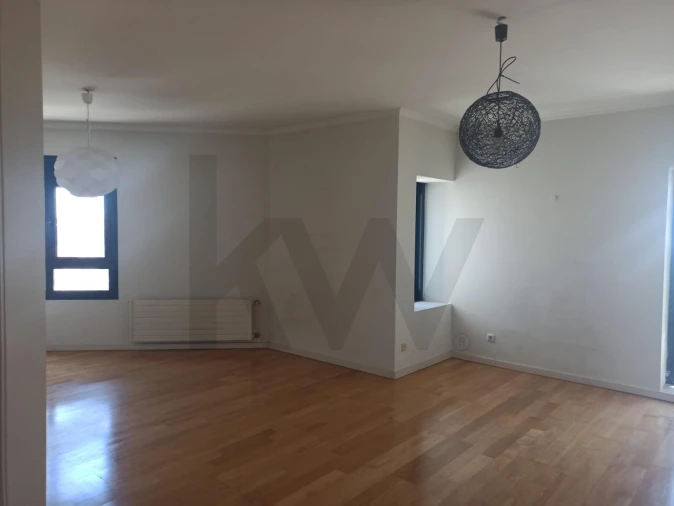 Apartamento T3 para Arrendamento em Campolide Foto 27