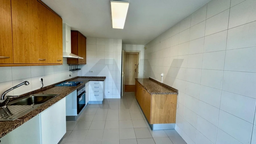 Apartamento T3 para Arrendamento em Campolide Foto 15