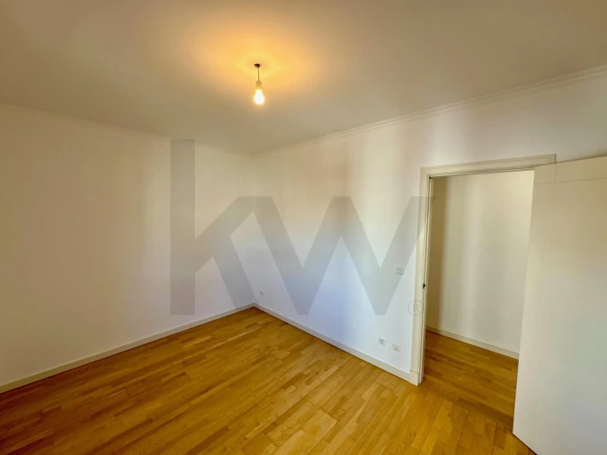 Apartamento T3 para Arrendamento em Campolide Foto 11