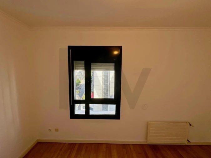 Apartamento T3 para Arrendamento em Campolide Foto 12