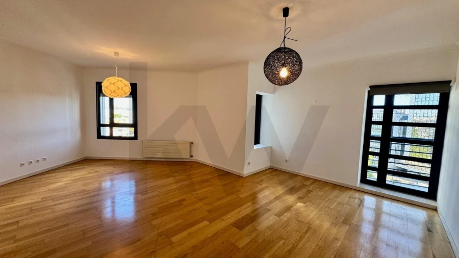 Apartamento T3 para Arrendamento em Campolide Foto 10
