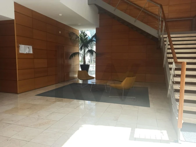 Apartamento T3 para Arrendamento em Campolide Foto 6