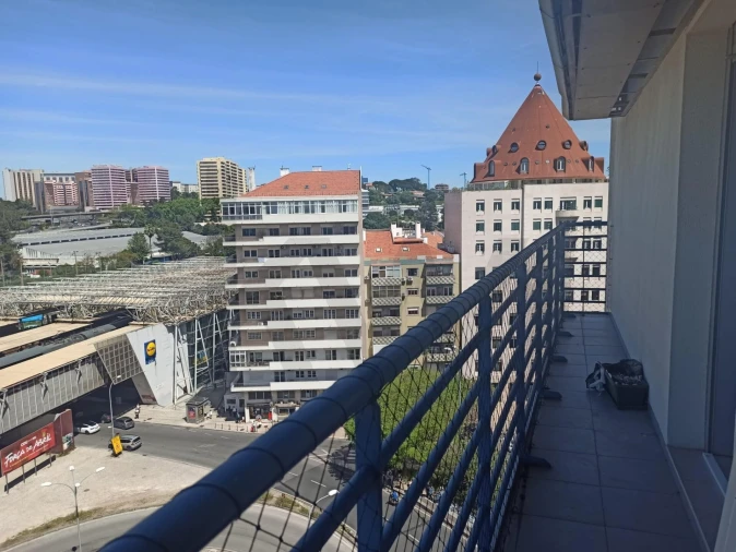 Apartamento T3 para Arrendamento em Campolide Foto 28
