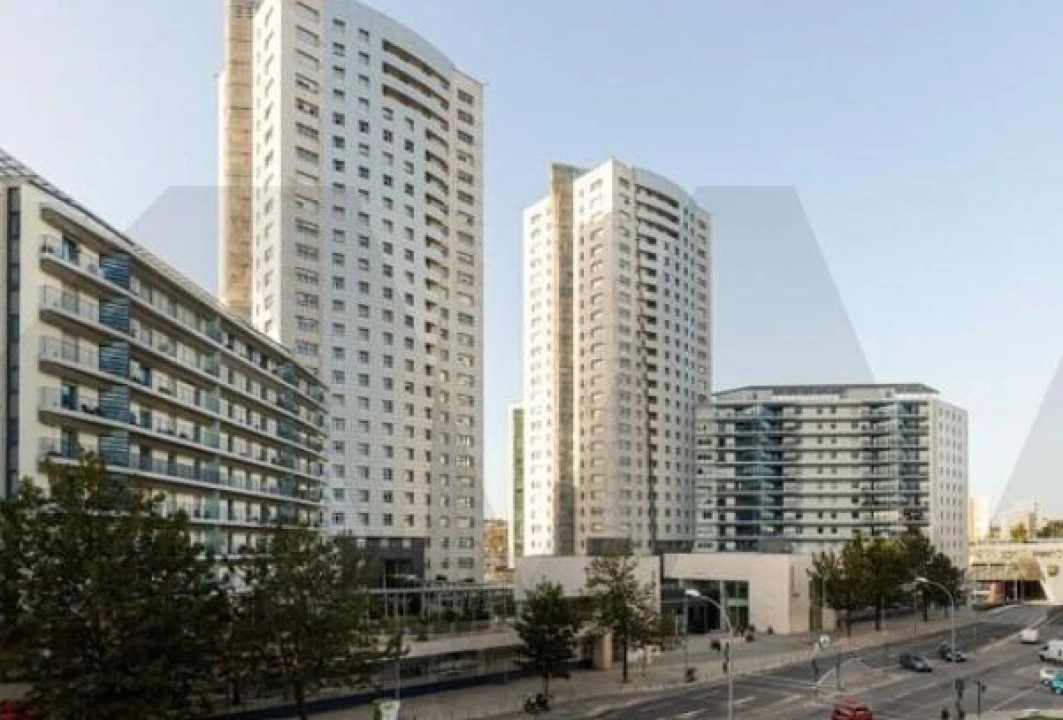 Apartamento T3 para Arrendamento em Campolide Foto 2
