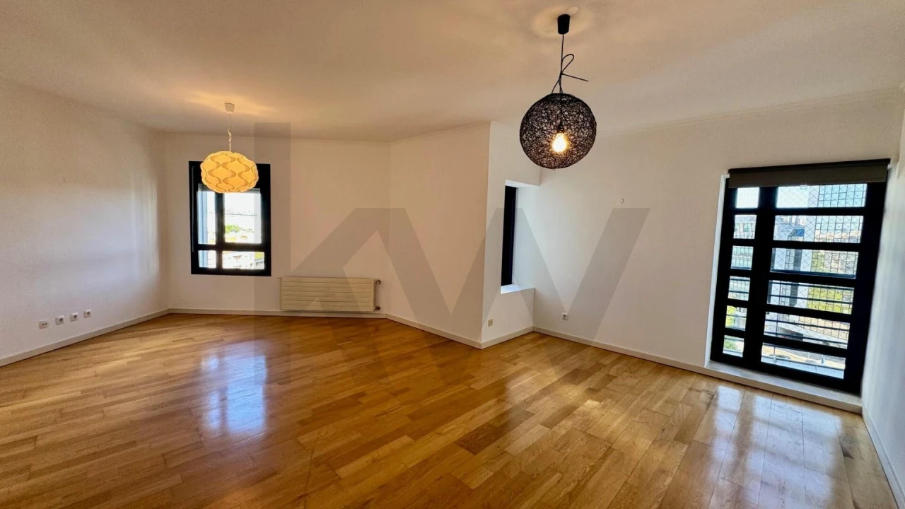 Apartamento T3 para Arrendamento em Campolide Foto 10