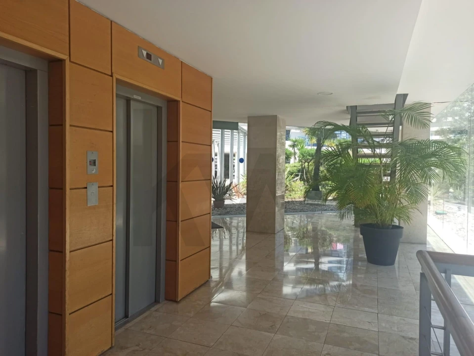 Apartamento T3 para Arrendamento em Campolide Foto 7