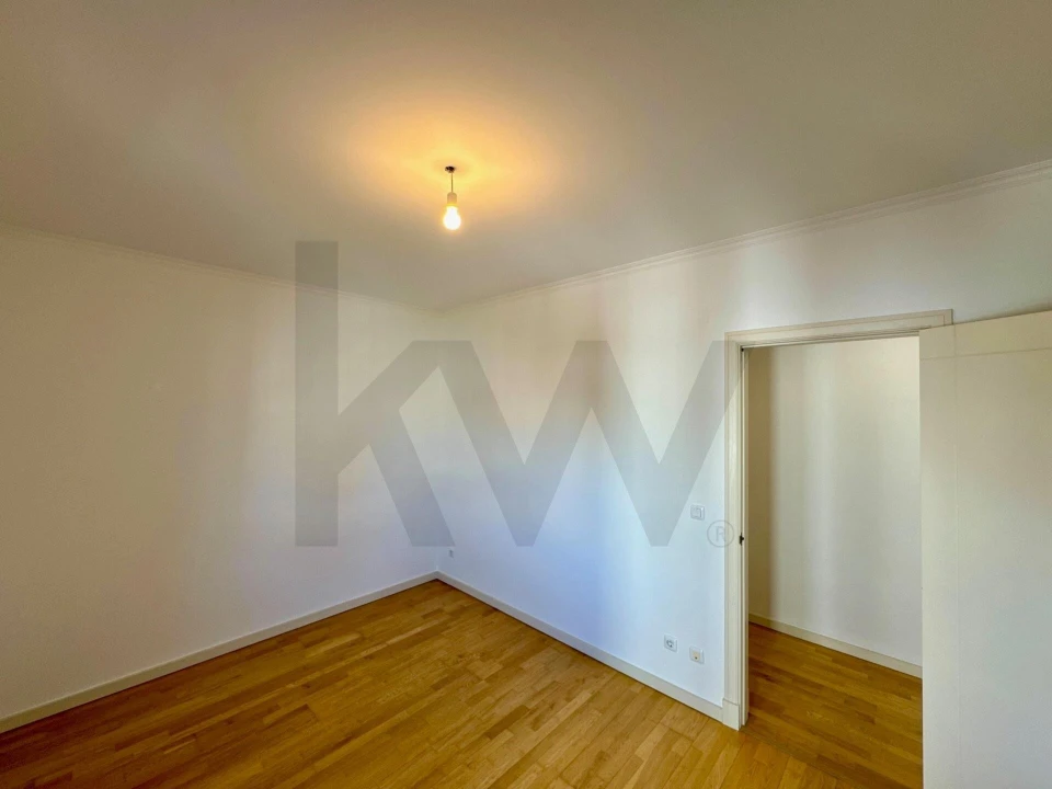Apartamento T3 para Arrendamento em Campolide Foto 26