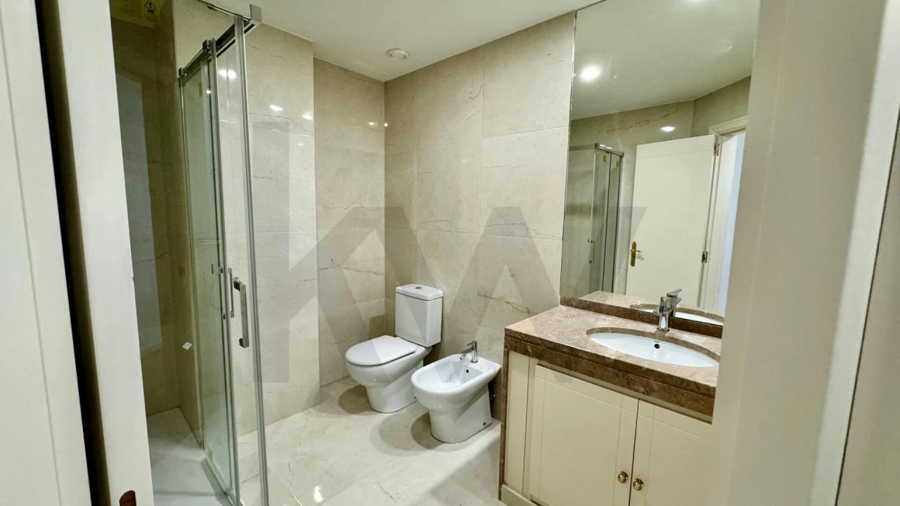 Apartamento T3 para Arrendamento em Campolide Foto 23