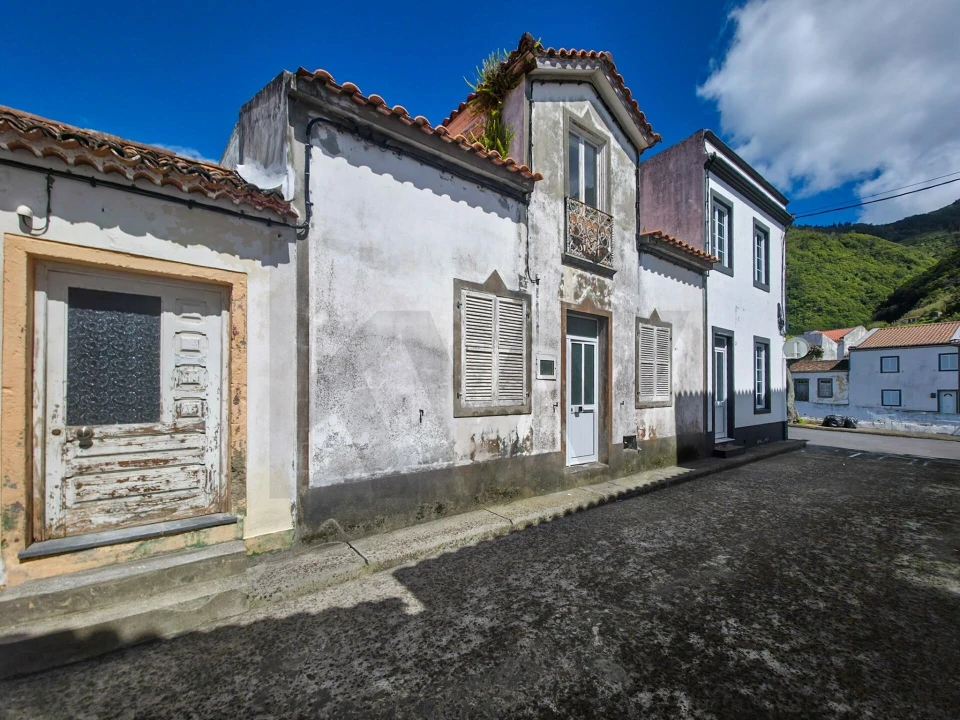 Moradia T4 para Venda em Faial da Terra Foto 3