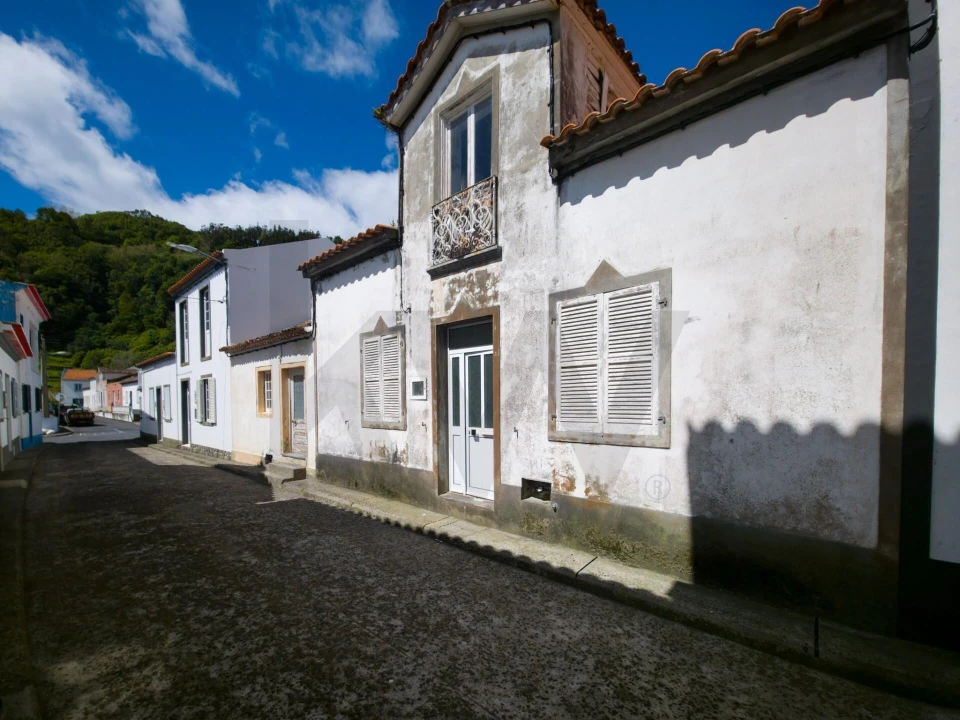 Moradia T4 para Venda em Faial da Terra Foto 4