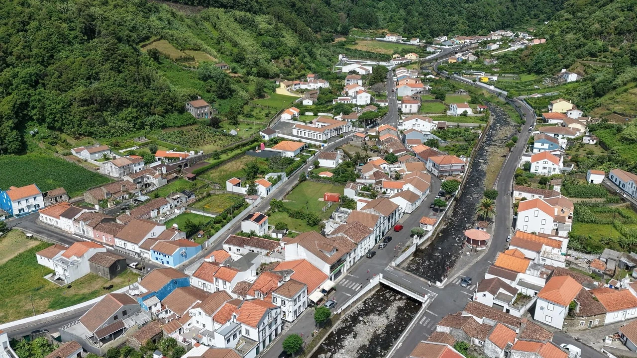 Moradia T4 para Venda em Faial da Terra Foto 26