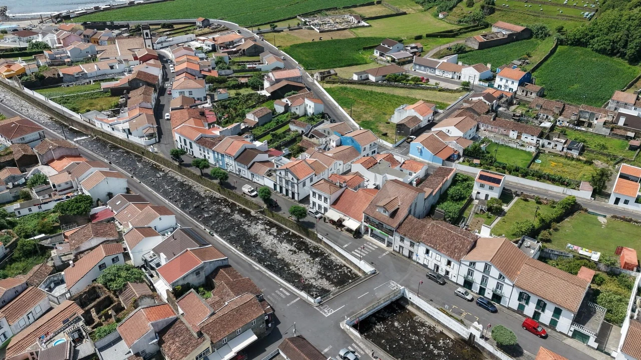 Moradia T4 para Venda em Faial da Terra Foto 25
