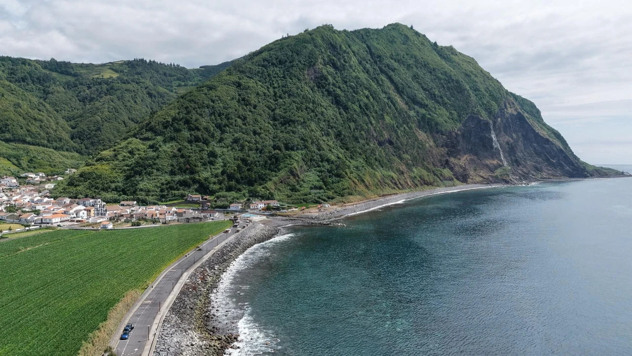Moradia T4 para Venda em Faial da Terra Foto 21
