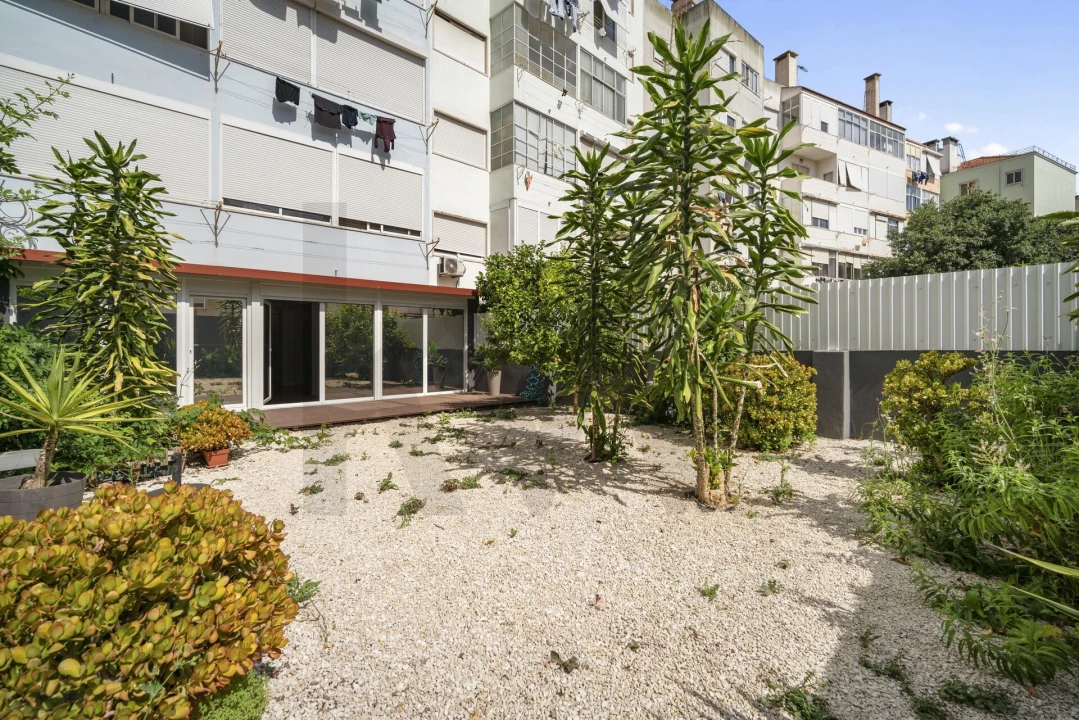 Apartamento T1 para Arrendamento em Benfica Foto 2