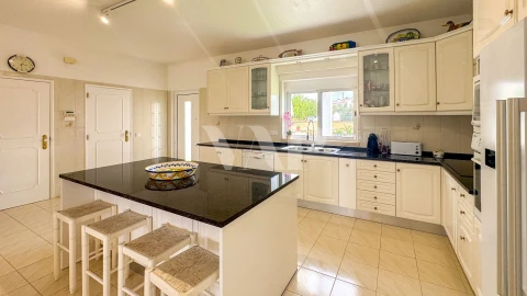 Moradia T5 para Venda em Loule (São Sebastião)