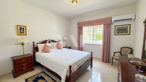 Moradia T5 para Venda em Loule (São Sebastião)