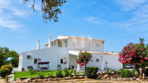 Moradia T5 para Venda em Loule (São Sebastião)