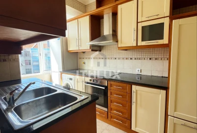 Apartamento T2 para Venda em Sacavém e Prior Velho
