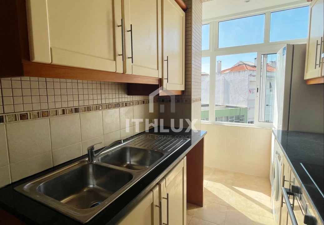 Apartamento T2 para Venda em Sacavém e Prior Velho Foto 11