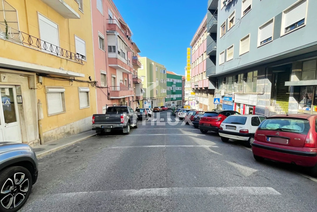 Apartamento T2 para Venda em Sacavém e Prior Velho Foto 31