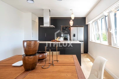 Apartamento T2 para Venda em Carcavelos e Parede