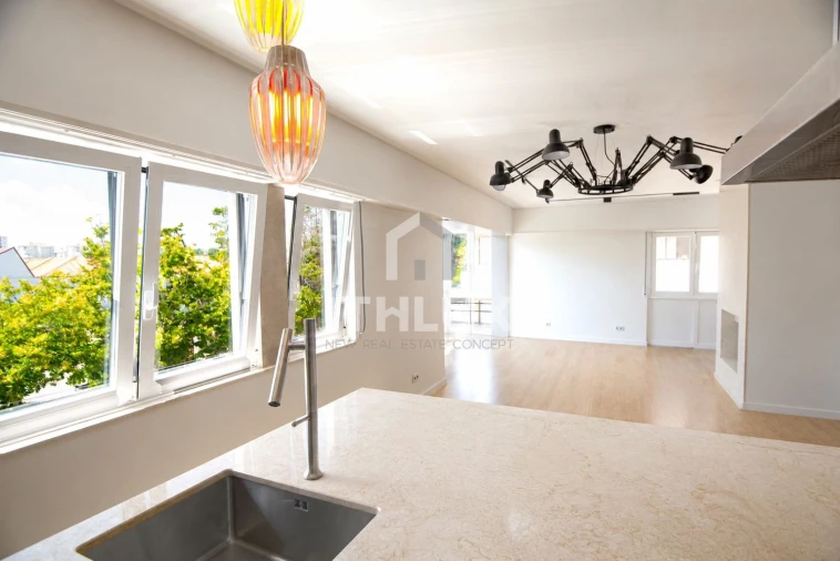 Apartamento T2 para Venda em Carcavelos e Parede Foto 9