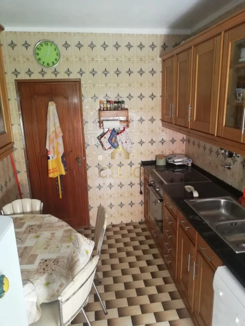 Apartamento T3 para Arrendamento em Venteira