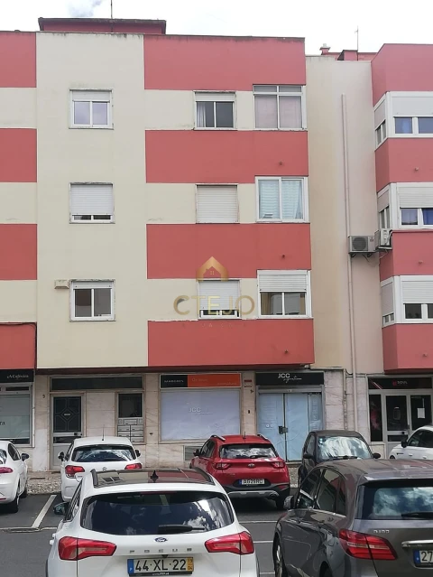 Apartamento T3 para Arrendamento em Venteira
