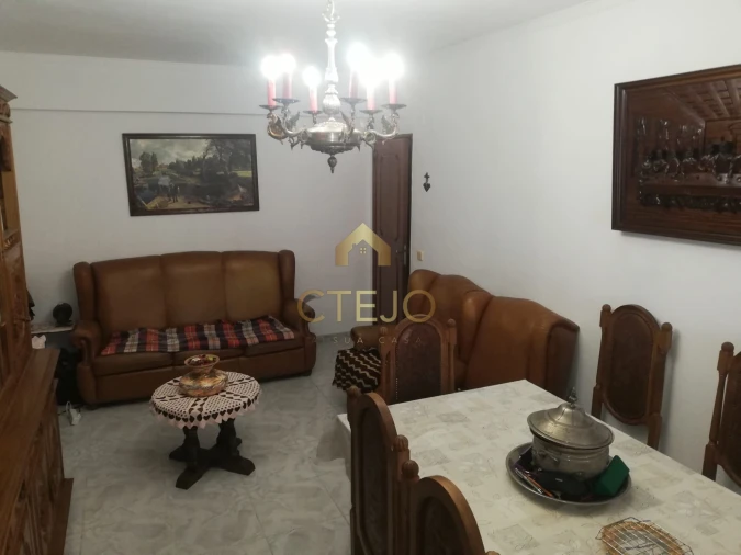 Apartamento T3 para Arrendamento em Venteira Foto 2