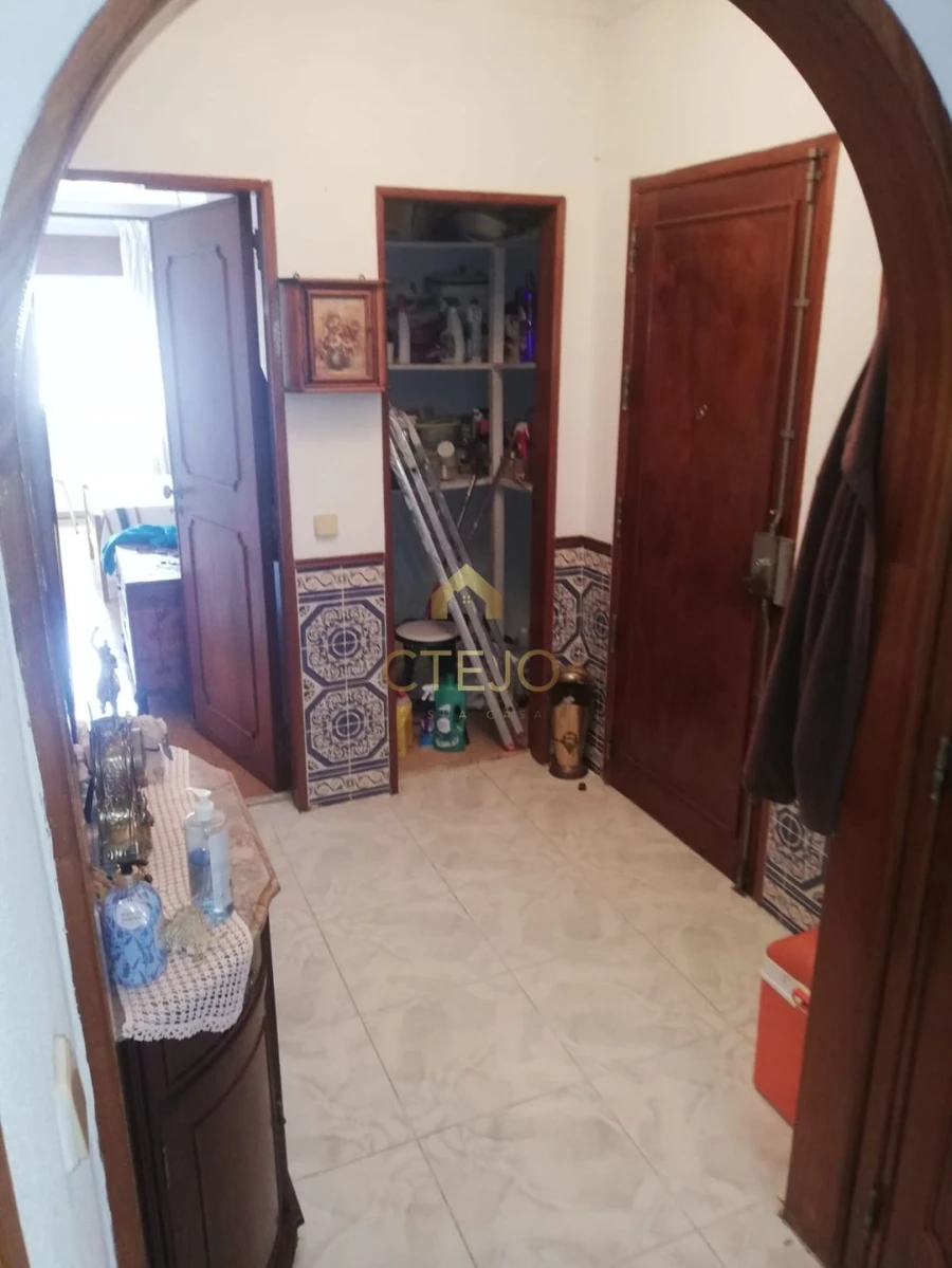 Apartamento T3 para Arrendamento em Venteira Foto 9