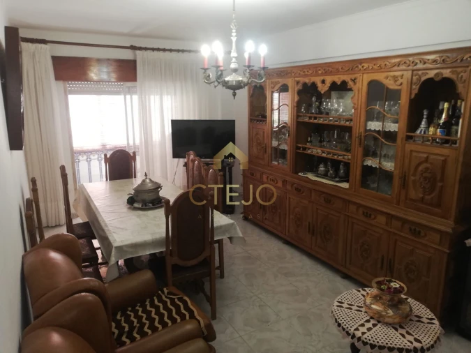 Apartamento T3 para Arrendamento em Venteira Foto 3