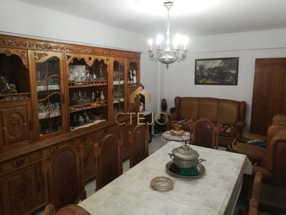 Apartamento T3 para Arrendamento em Venteira Foto 1