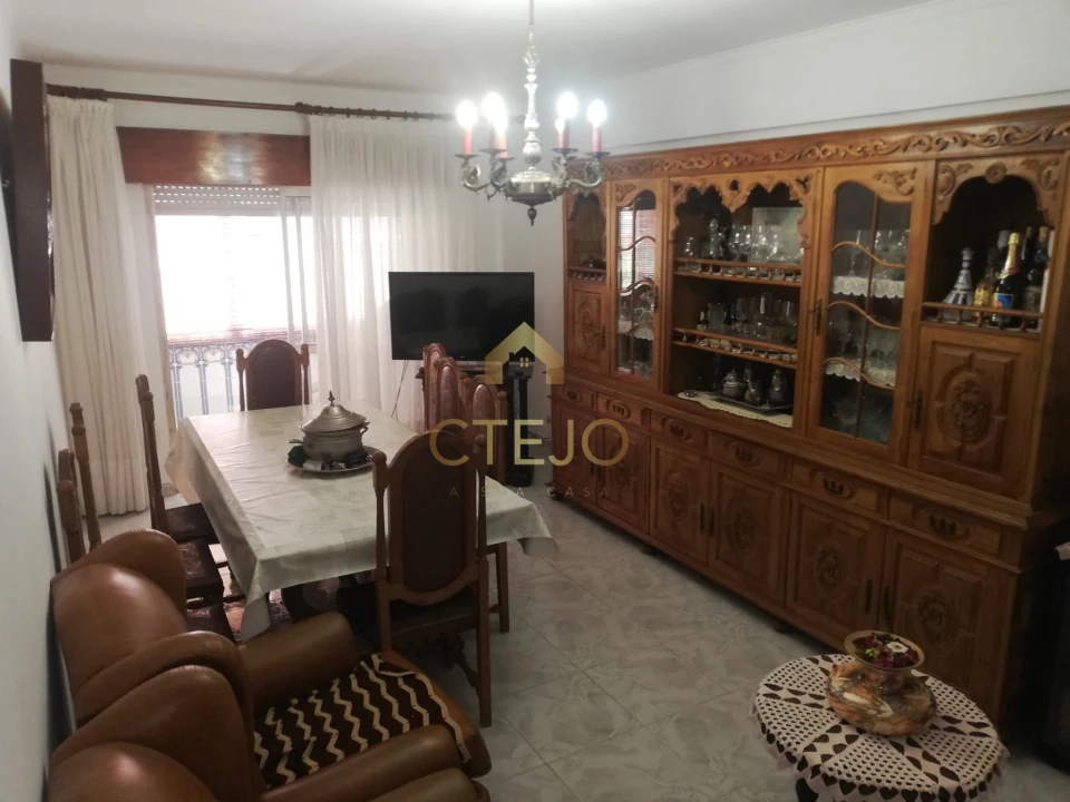 Apartamento T3 para Arrendamento em Venteira Foto 3