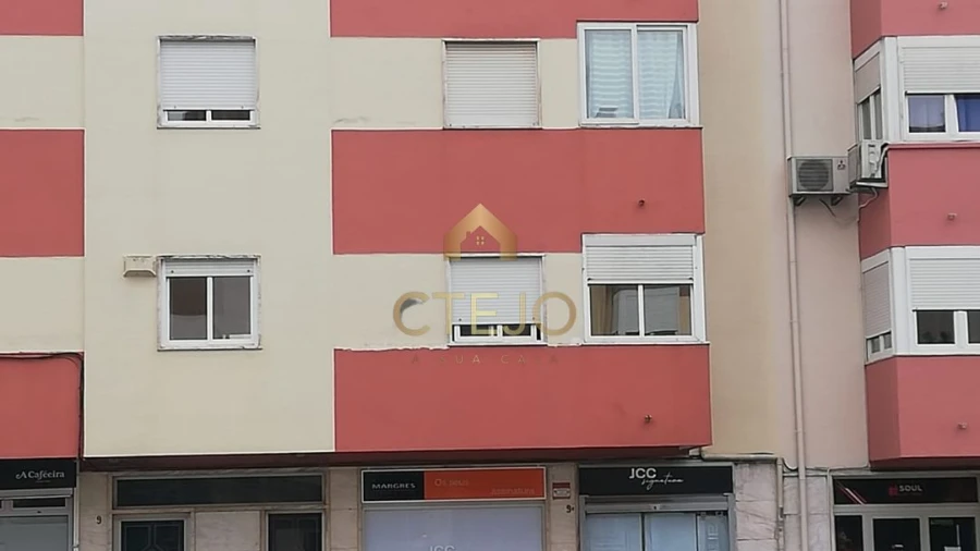 Apartamento T3 para Arrendamento em Venteira