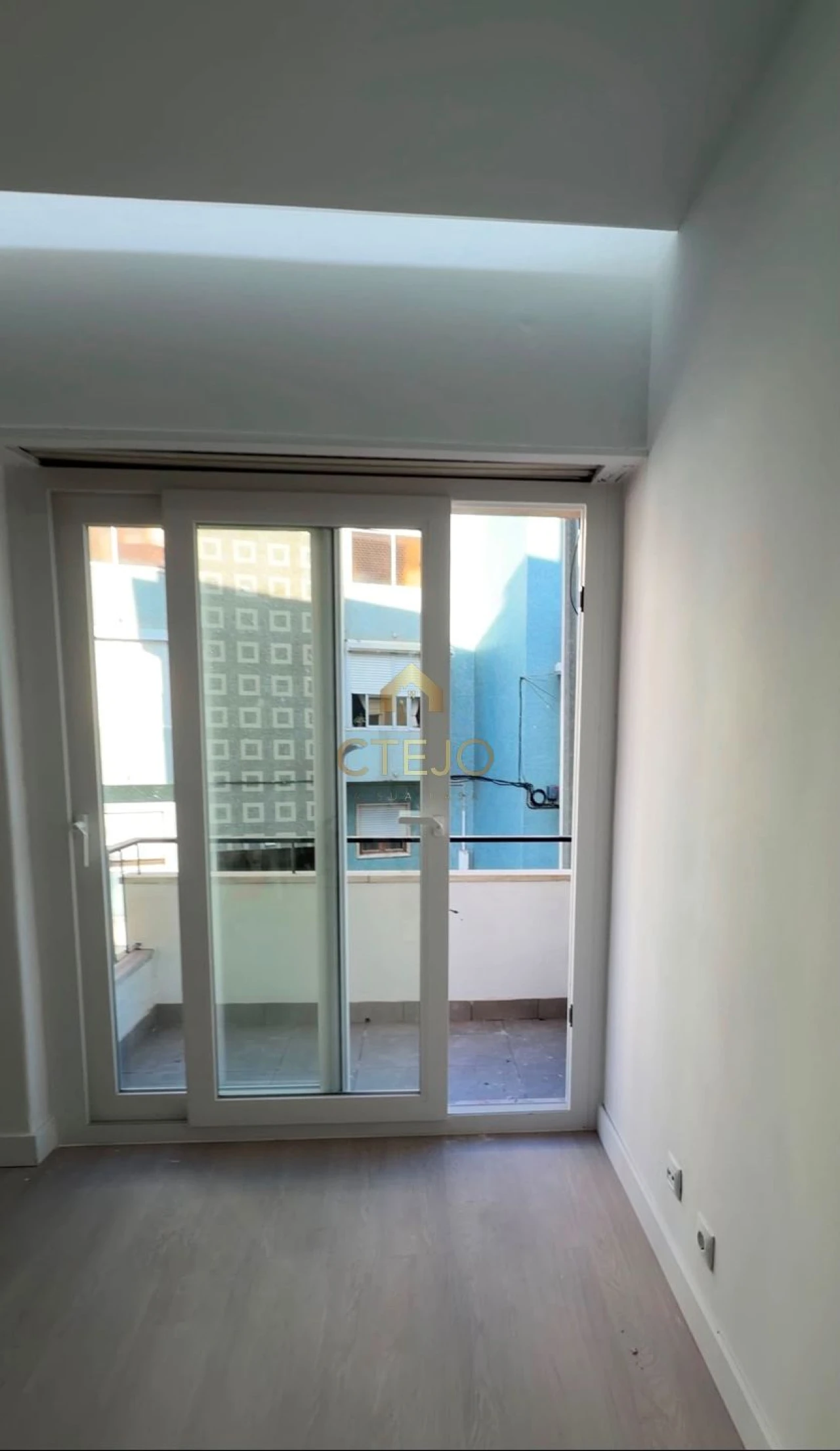 Apartamento T1 para Venda em Camarate, Unhos e Apelação Foto 7