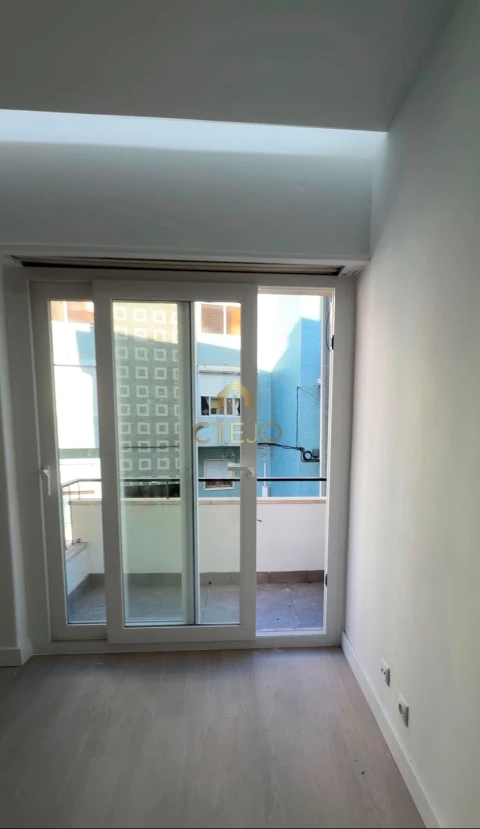 Apartamento T1 para Venda em Camarate, Unhos e Apelação