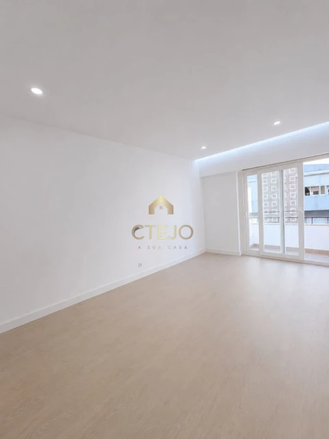 Apartamento T1 para Venda em Camarate, Unhos e Apelação
