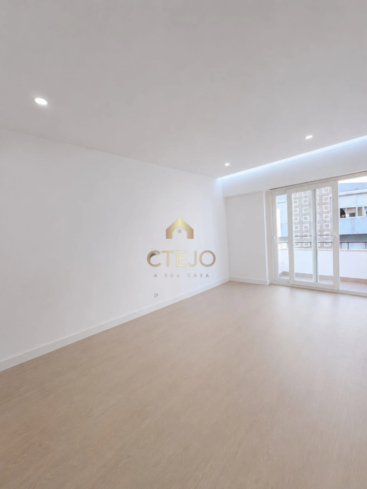 Apartamento T1 para Venda em Camarate, Unhos e Apelação Foto 5