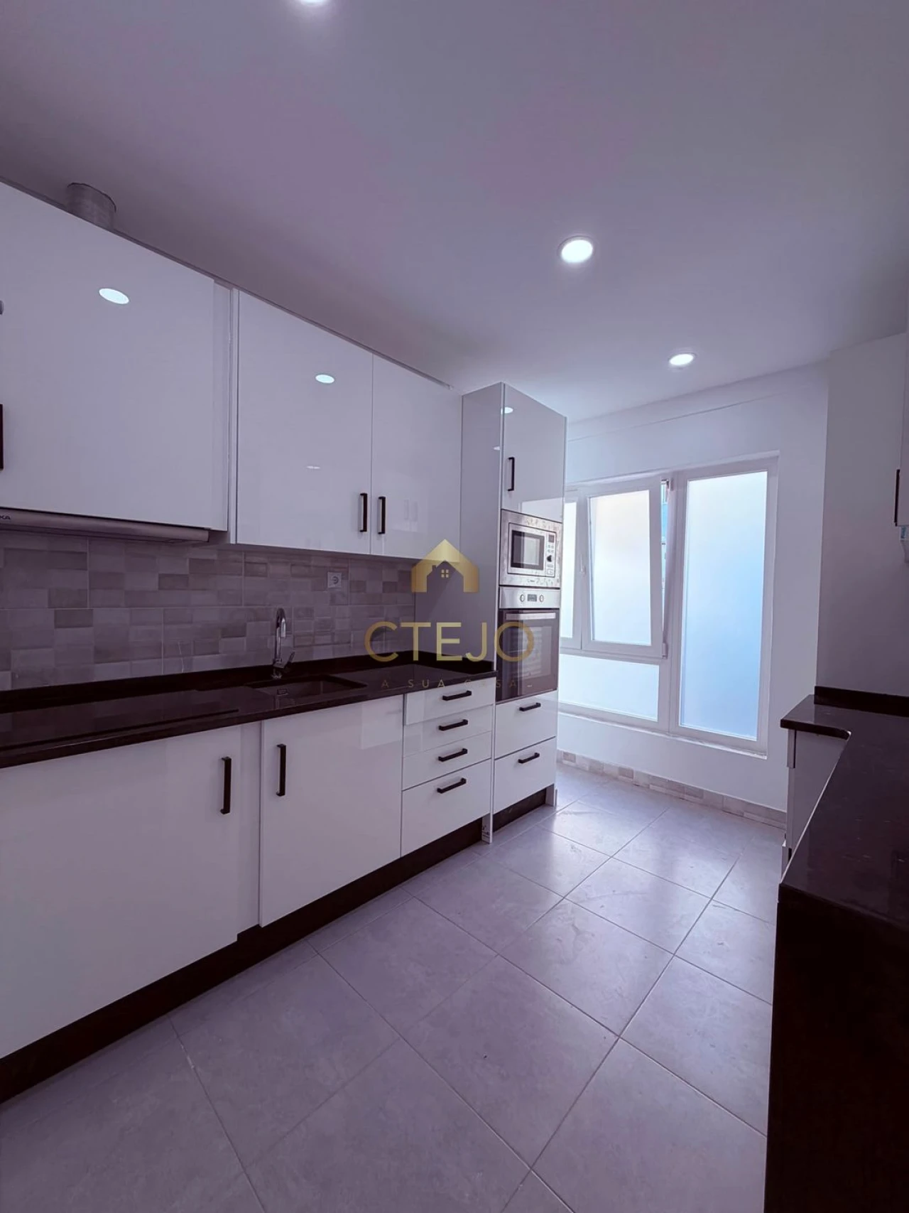 Apartamento T1 para Venda em Camarate, Unhos e Apelação Foto 1