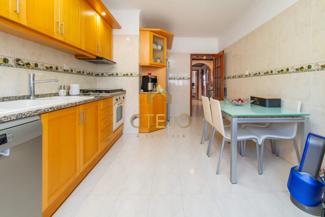 Apartamento T2 para Venda em Santa Iria de Azoia, São João da Talha e Bobadela Foto 7