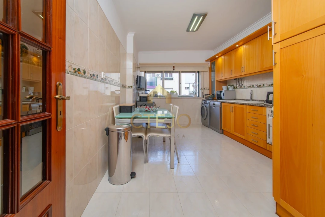Apartamento T2 para Venda em Santa Iria de Azoia, São João da Talha e Bobadela Foto 4