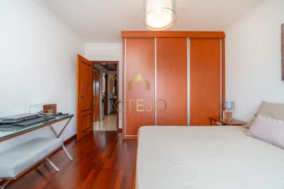 Apartamento T2 para Venda em Santa Iria de Azoia, São João da Talha e Bobadela